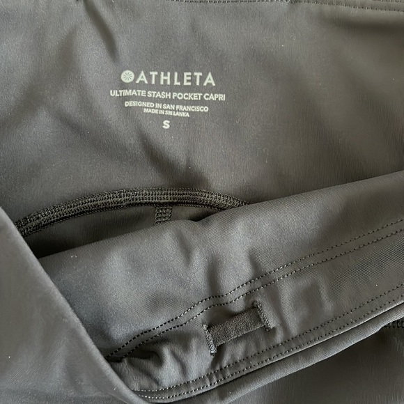 Athleta Ultimate Stash Pocket 7/8 Tight in black - Picture 3 of 6